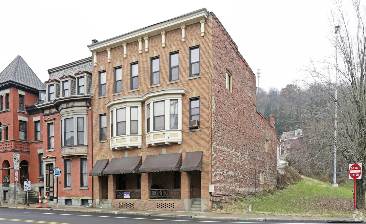 Primary Photo - 836-838 Main St