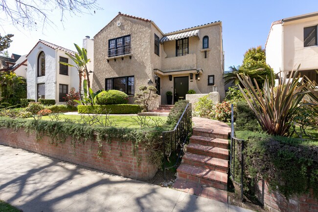 Building Photo - 171 S Orange Dr