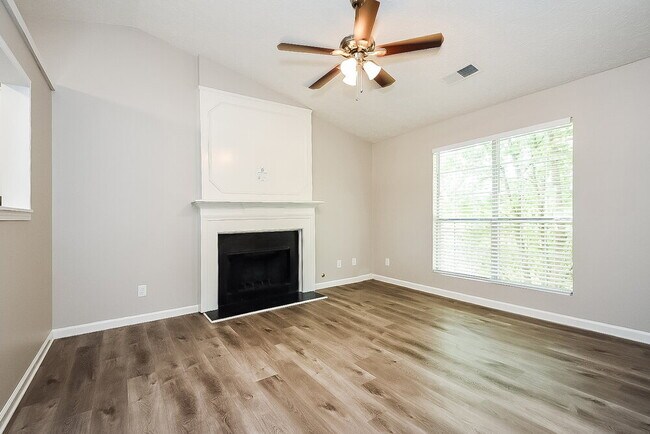 Foto del edificio - 3716 Crescent Hill Ln