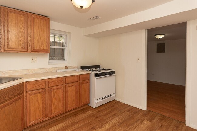 Foto del edificio - 1722 N Kimball Ave