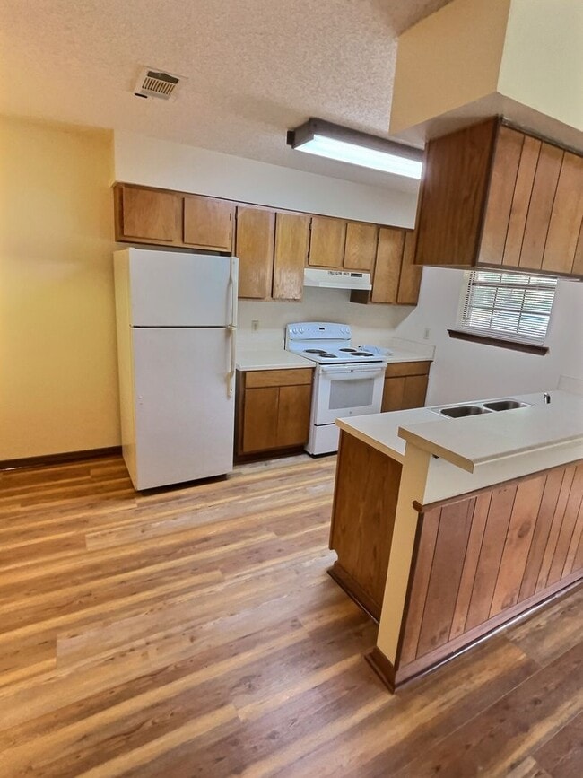 Foto del edificio - 1113 Hickory Dr