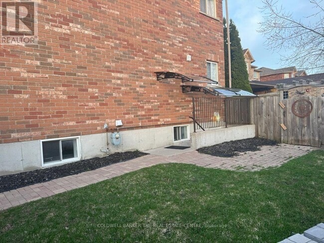 Building Photo - 229 Sproule Dr
