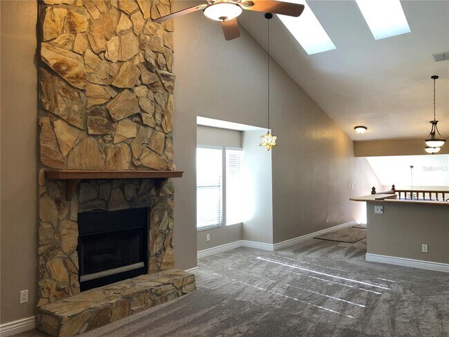 Building Photo - 1816 Garden Lake Dr