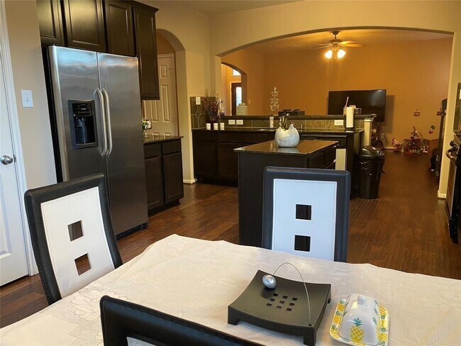 Building Photo - 6531 Wilshire Ridge