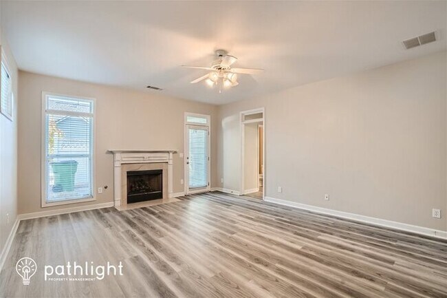 Foto del edificio - 656 Pringle Drive, Suwanee, GA, 30024