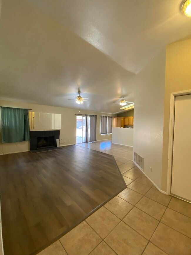 Foto del edificio - 11215 Westbrook Dr