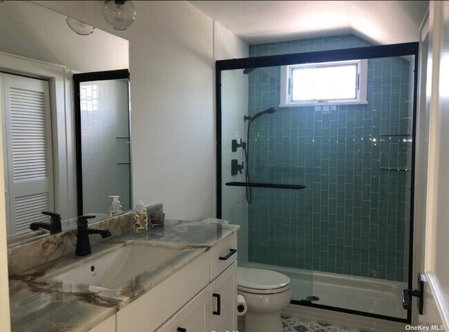 Building Photo - 870 Love Ln