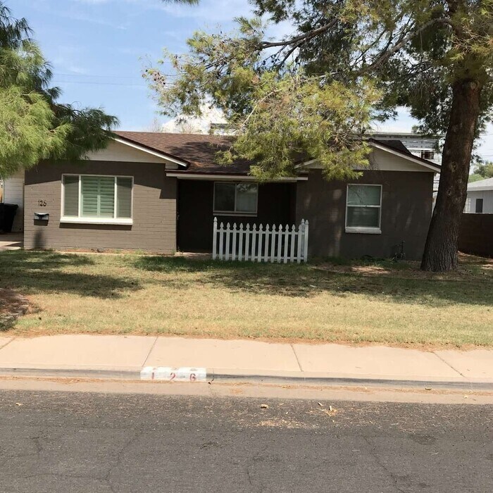 Primary Photo - 126 W 8th Pl