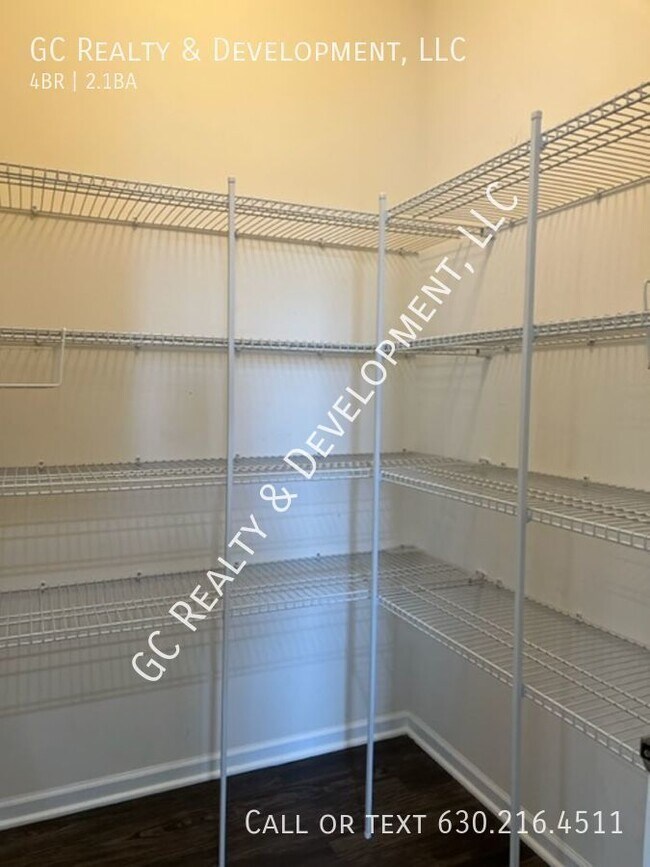 Building Photo - ***SFH 4 BDRM + LARGE LOFT / 2.5 BTH / SS ...