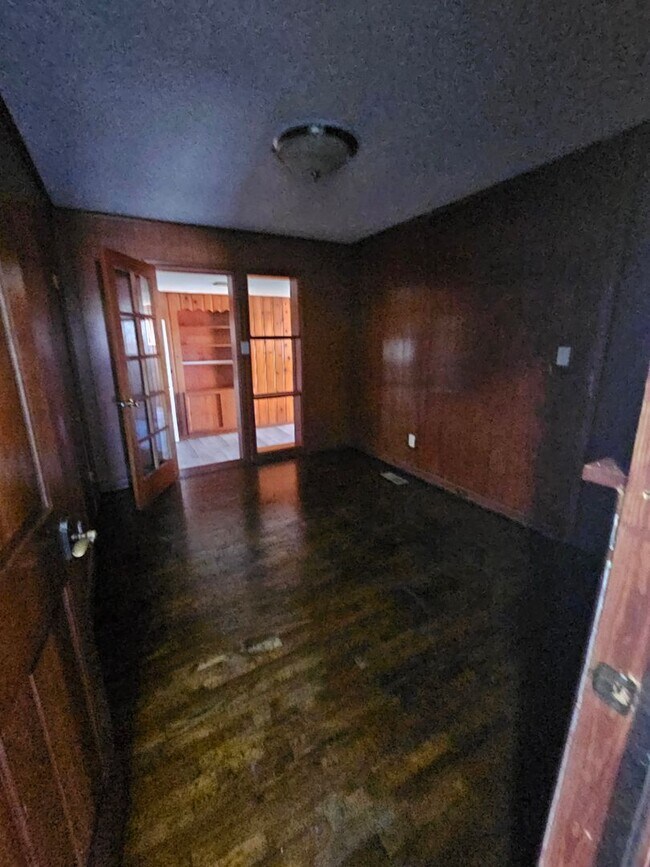 Building Photo - 5 Bedroom House Available In Midwest City