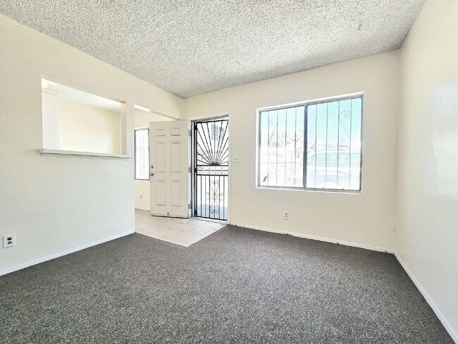 Foto del edificio - Spacious 1-Bedroom Home with Large Yard!!!