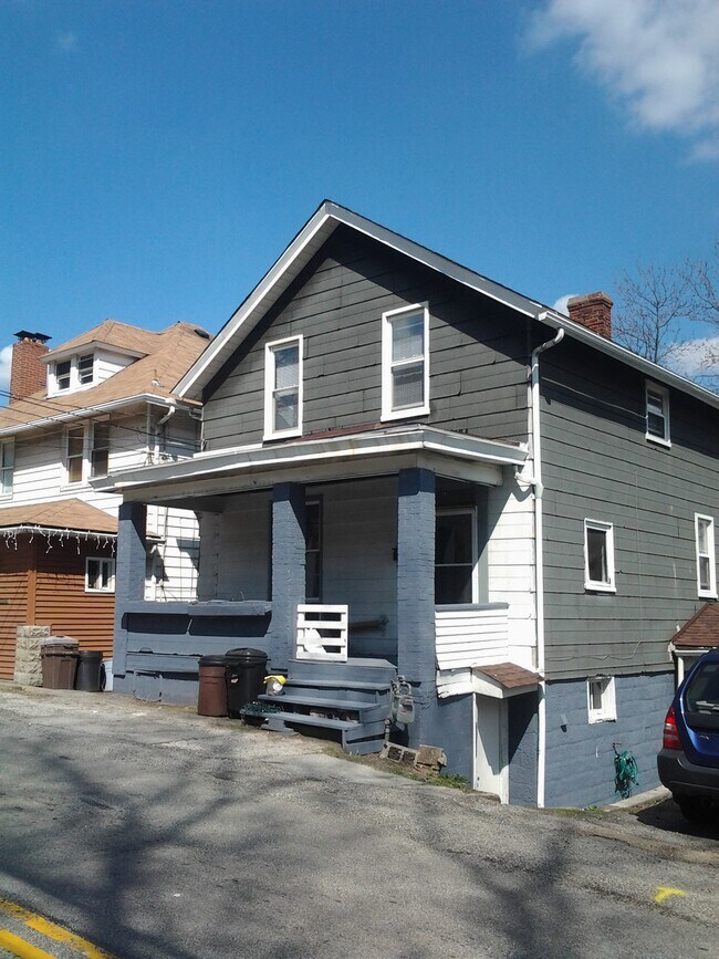 Building Photo - 70 Glenbury St