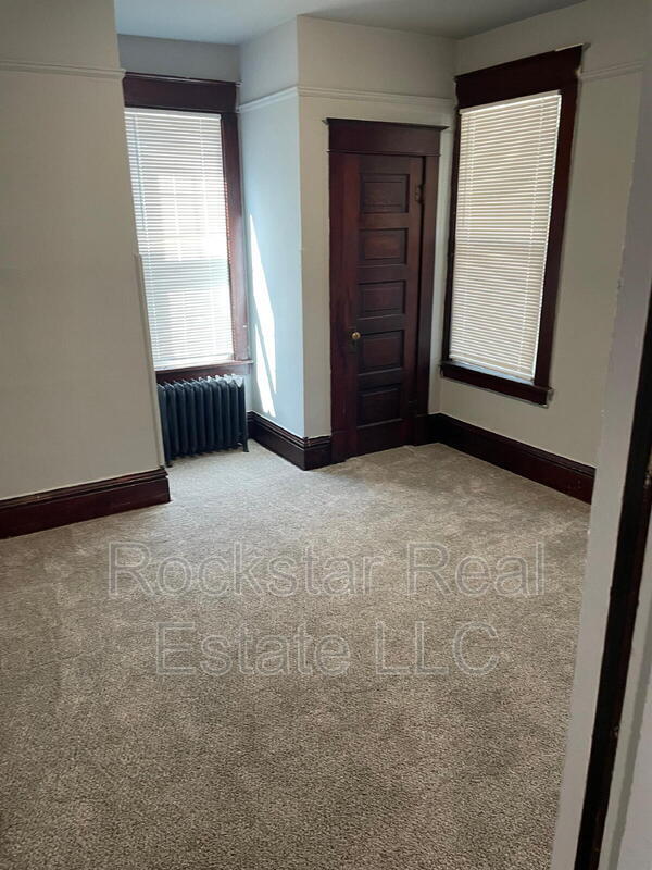 Foto del edificio - 1524 W Gardner Ave