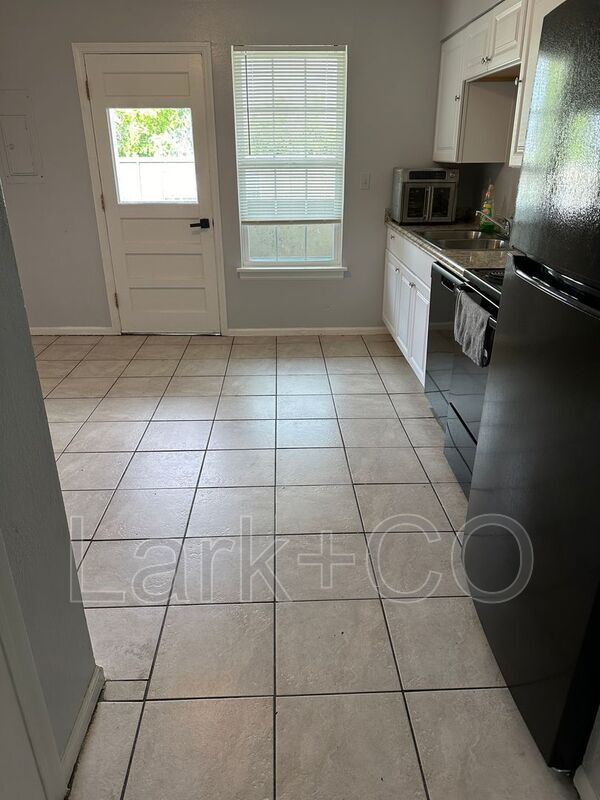 Foto del edificio - 9250 E Girard Ave