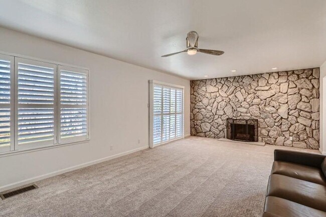 Building Photo - NICE HOME IN SACRAMENTO!!