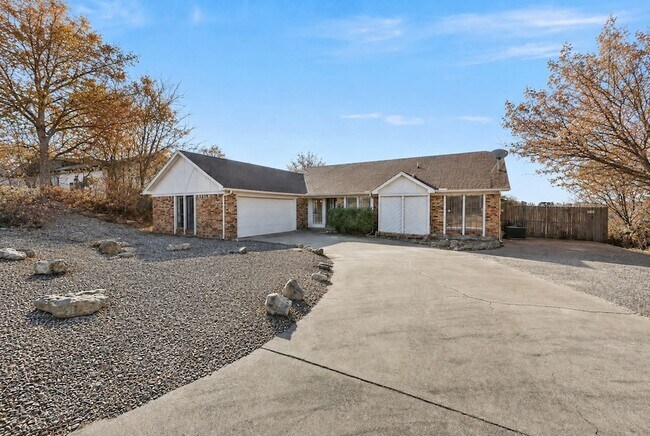 Building Photo - 8721 Hidden Hill Dr