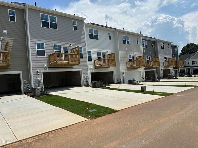 Building Photo - 603 Gimari Dr