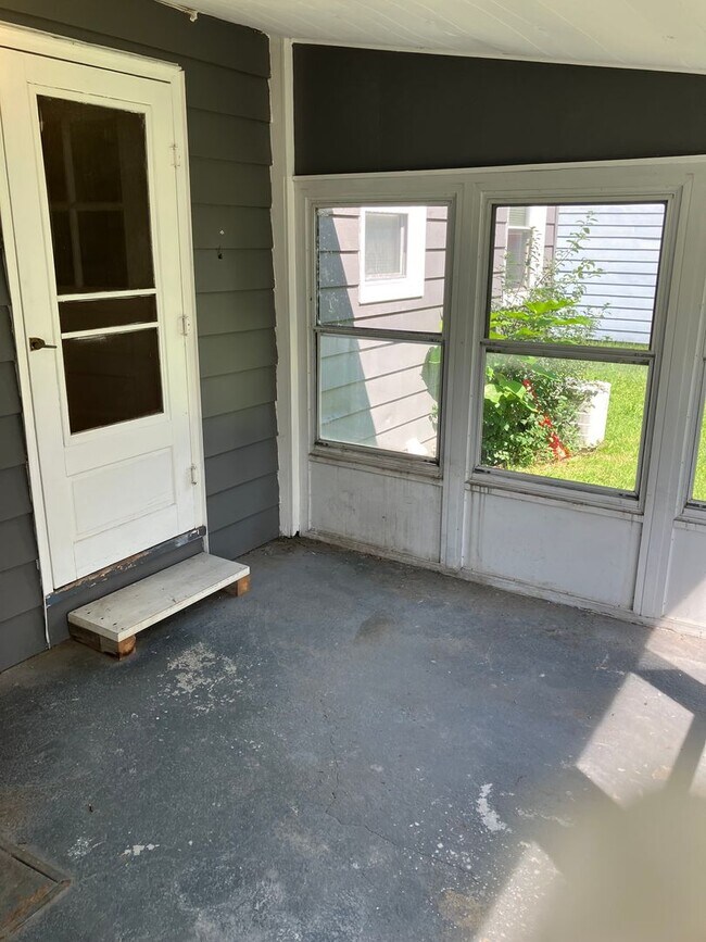 Building Photo - Cozy Camillus Cape