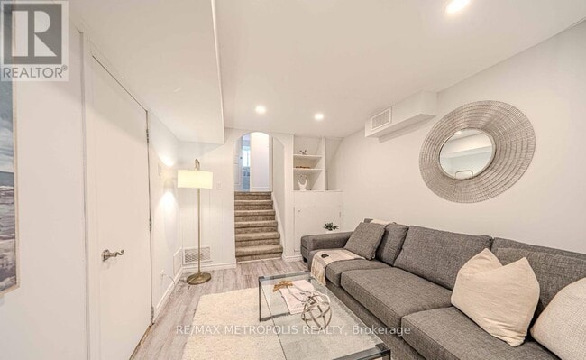 Photo du bâtiment - 378 Daytona Ct