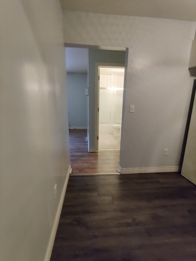 Building Photo - 234 Brock St