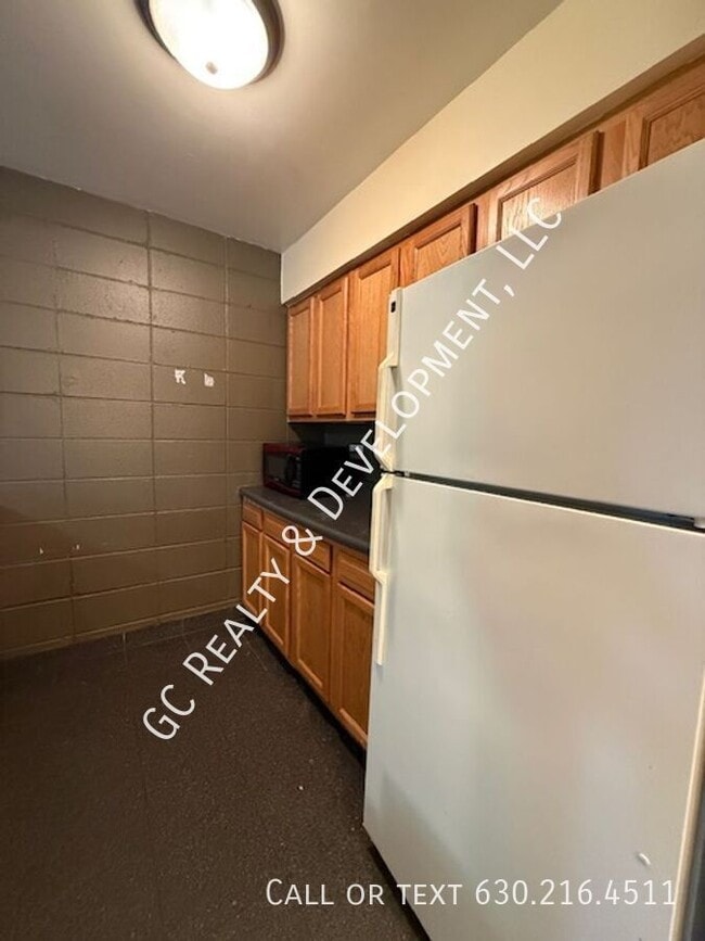 Building Photo - 253 Uteg St