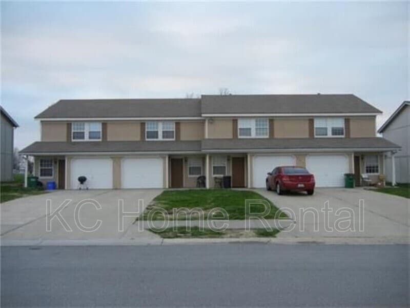 506 Sky Vue Dr, Raymore, MO 64083 Townhome Rentals in Raymore MO