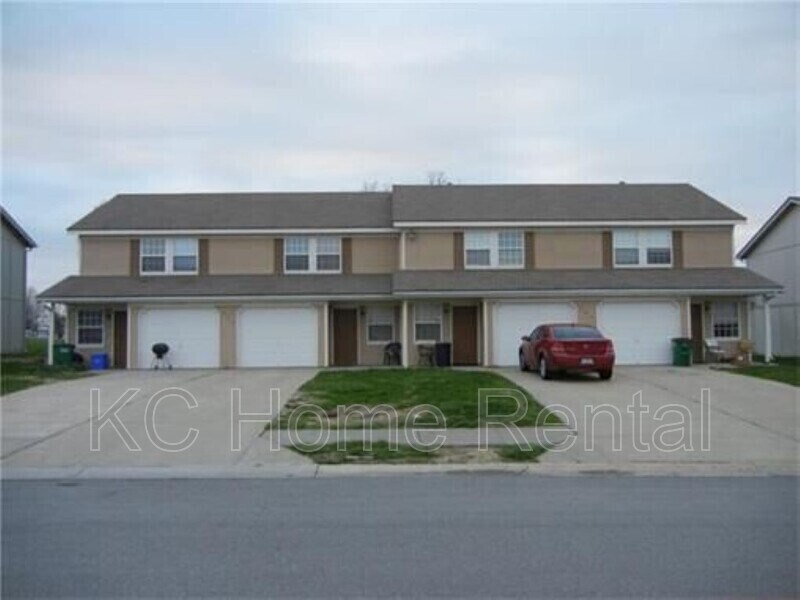 506 Sky Vue Dr, Raymore, MO 64083 Townhome Rentals in Raymore MO