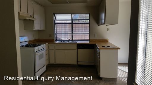 Building Photo - 8128 Canyon Oak Dr