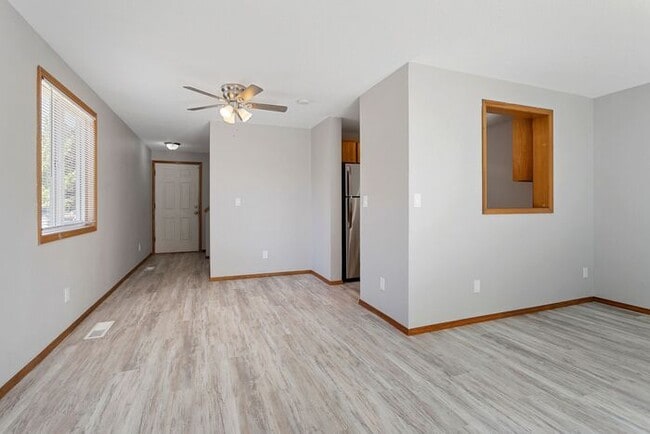 Photo - 3 bedroom townhouse with Garage!! Wont last! Call Now!!