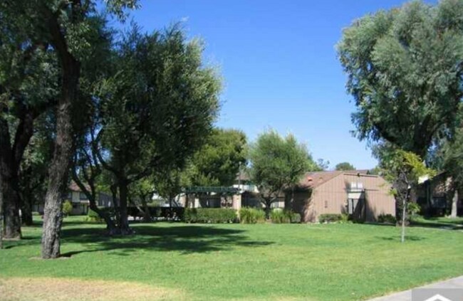 Foto del edificio - 5428 Snowood