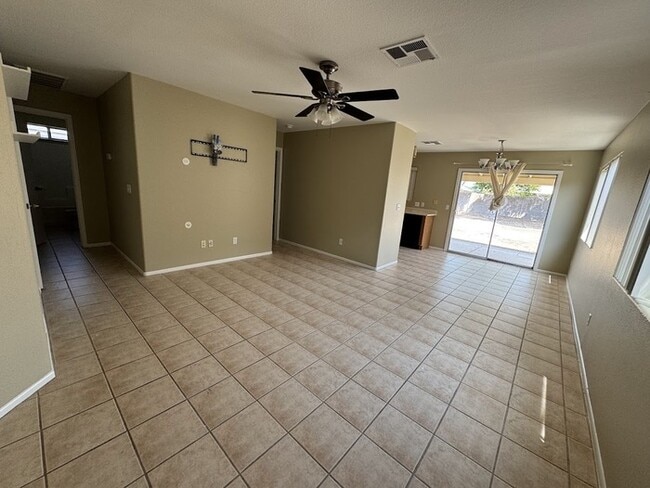 Building Photo - North Phoenix 3br With Large Backyard and ...