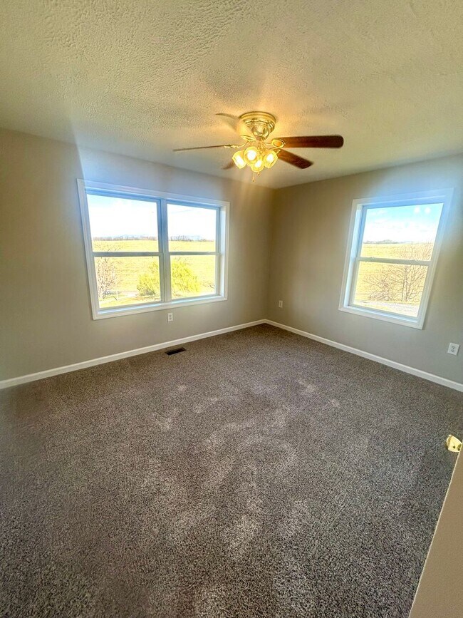 Foto del edificio - House for Rent in Mount Crawford