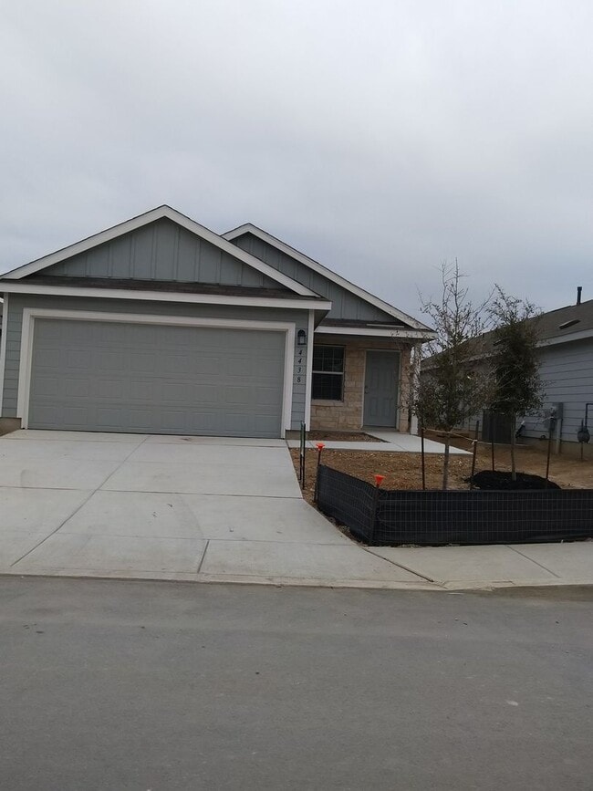 Large 4BR/2BA Home in Southeast San Antonio - Large 4BR/2BA Home in Southeast San Antonio