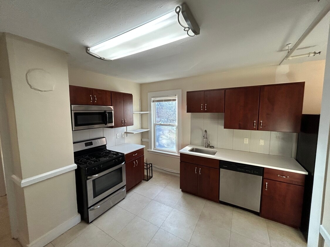 Foto principal - 27 Housatonic St