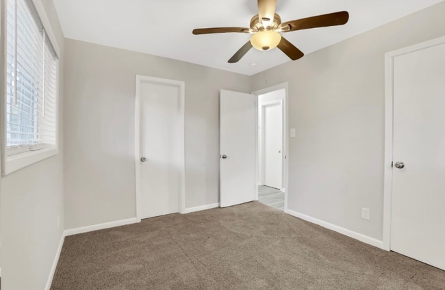 Building Photo - 2833 Altaview Dr SE