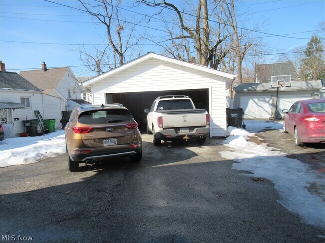 Foto del edificio - 67 Woodrow Ave