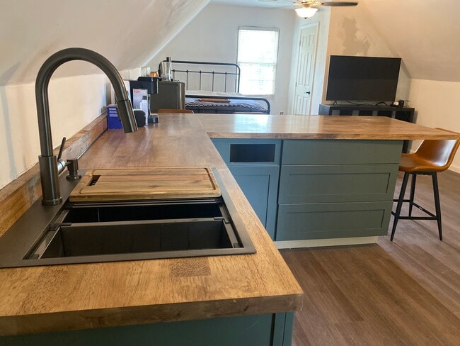Kitchenette - Hot/Cold Water, Air Fryer and Microwave - 420 Cardigan Cir SW