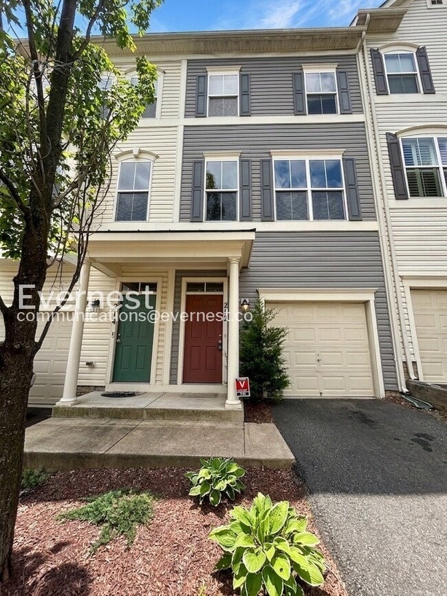 Building Photo - 212 Shamrock Dr