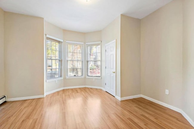 Building Photo - 226 2ND ST WEST