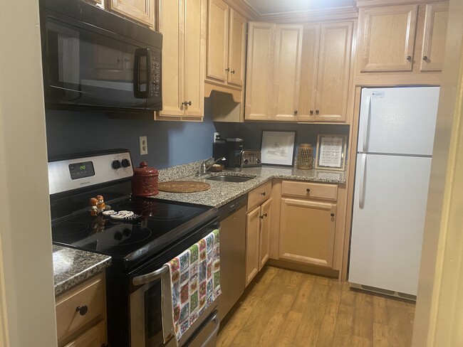 Building Photo - 30 Stony Brook Dr