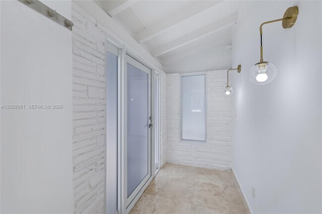 Foto del edificio - 1410 Bird Rd