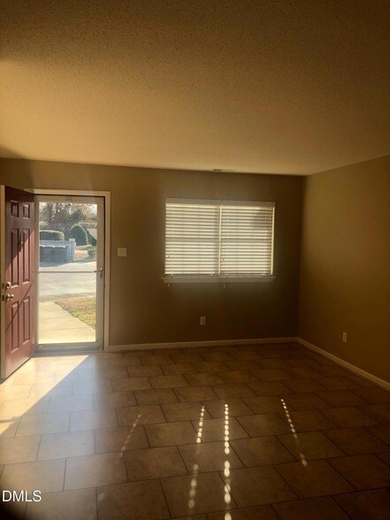 Foto del edificio - 103 Old Spring Hill Ln