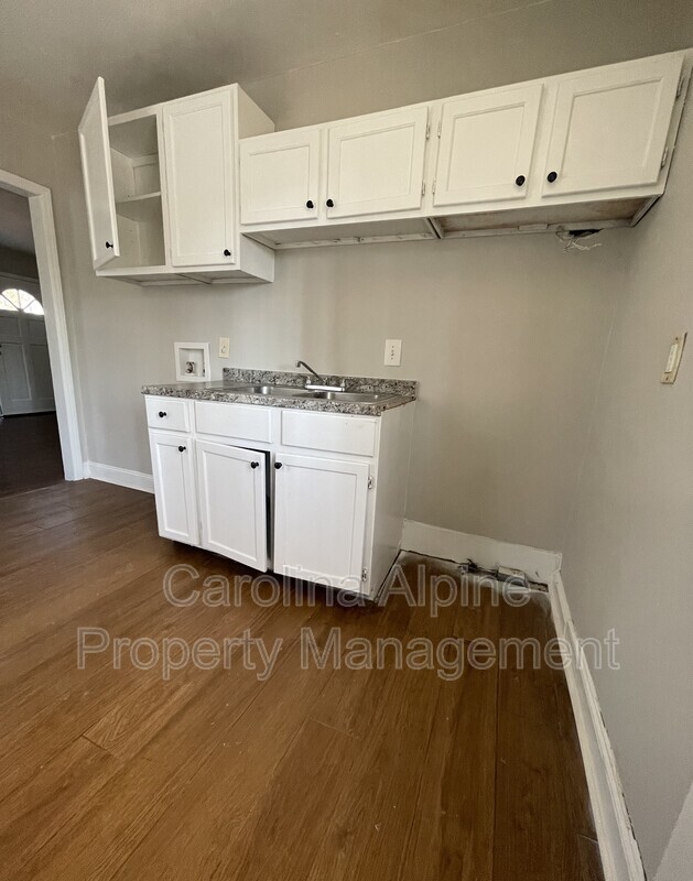 Foto del edificio - 2735 Remington St