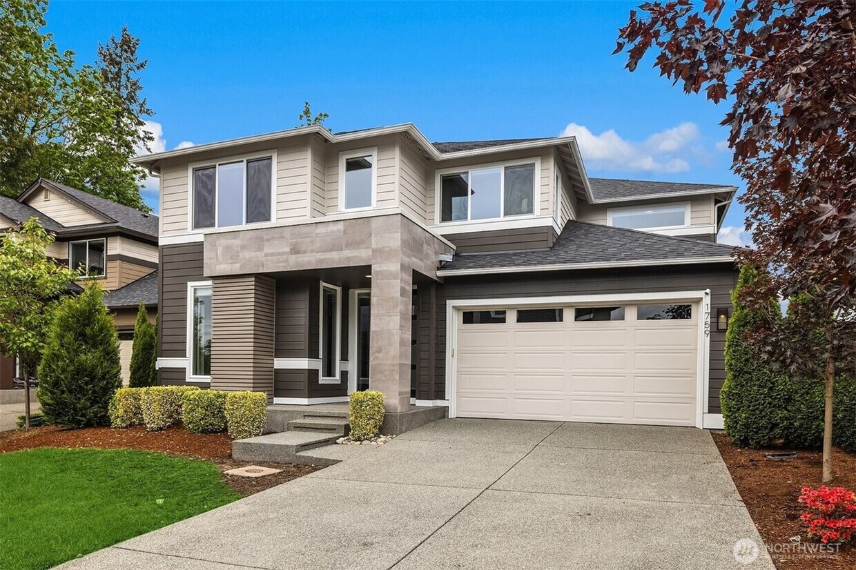 Primary Photo - Luxurious & Spacious 5-bedroom home with a...