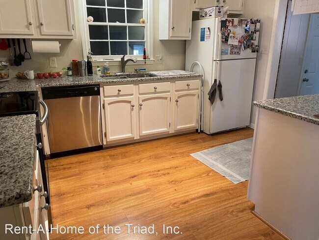 Building Photo - 4 br, 3 bath House - 3229 Pine Needles Road