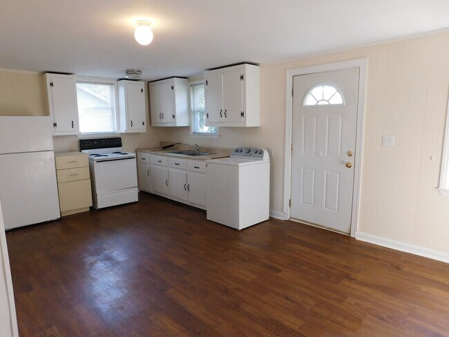 Foto del edificio - 2208 1/2 Spencer Avenue