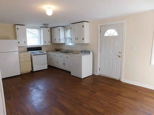 Building Photo - 2208 Spencer Ave