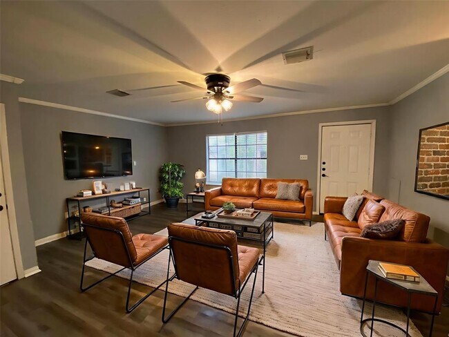 Foto del edificio - 6211 Chesterfield Ave