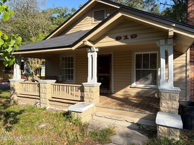 Building Photo - 919 Maynard St
