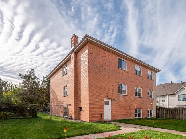 Foto del edificio - 9662 Golf Terrace